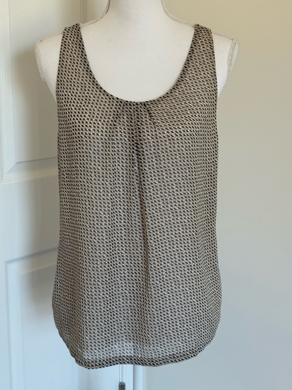 Ann Taylor Beige and Black Patterned Scoop Neck Tank